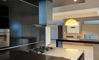 Hermosa Casa de Alta Categoría en 4 Hojas - 4 Dormitorios y Pileta