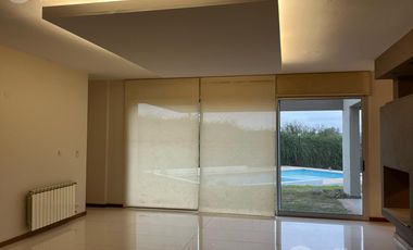 Hermosa Casa de Alta Categoría en 4 Hojas - 4 Dormitorios y Pileta