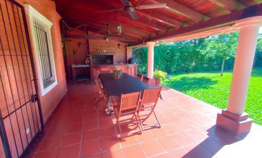 Importante casa de 3 dormitorios, barrio privado Casco Viejo, Yerba Buena