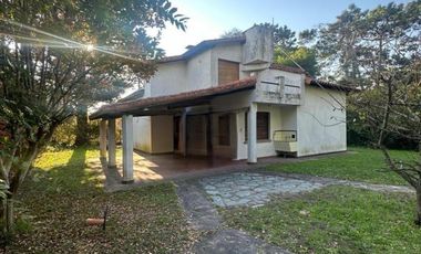 Casa en venta - 3 Dormitorios 5 Baños - Villa Gesell