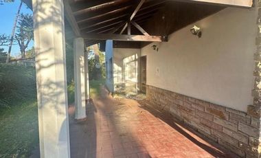 Casa en venta - 3 Dormitorios 5 Baños - Villa Gesell