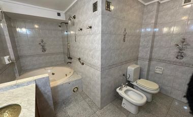 Departamento en venta de 4 Dormitorios con cochera en Rosario - Centro