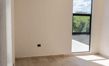 CASA EN VENTA DE TRES RECÁMARAS EN RESIDENCIAL DE CONKAL.