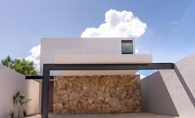 CASA EN VENTA DE TRES RECÁMARAS EN RESIDENCIAL DE CONKAL.