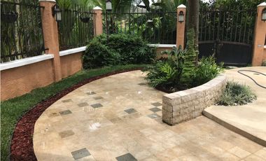 VENTA CASA EN CLAYTON 450 M2 CON PISCINA CLAYTON VILLAGE