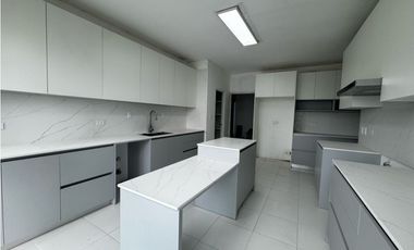 AQUILER APARTAMENTO EN AV BALBOA  375M2 MIRAMAR REMODELADO JP