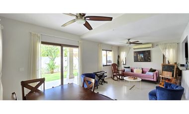 Hermosa Casa Unifamiliar en Venta, Woodlands Panamá Pacifico