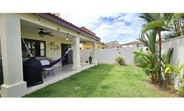 Hermosa Casa Unifamiliar en Venta, Woodlands Panamá Pacifico