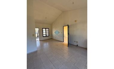 VENTA - CASA 3 DORMITORIOS - COLONIA CAROYA