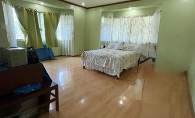 Rush Sales 800 sqm 6car garage Spacious House & Lot Tangub Bacolod city