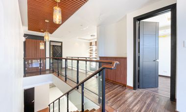 Splendid Modern Smart Home For Sale in BF Homes, Paranaque City