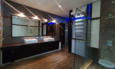 For RENT Spacious 5-Bedroom & Paradise Pool in Angeles!