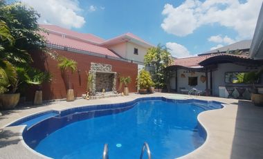 For RENT Spacious 5-Bedroom & Paradise Pool in Angeles!