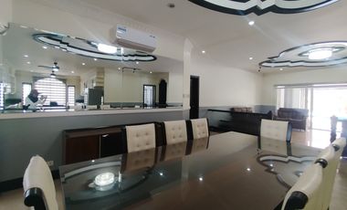 For RENT Spacious 5-Bedroom & Paradise Pool in Angeles!