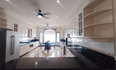 For RENT Spacious 5-Bedroom & Paradise Pool in Angeles!