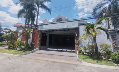 For RENT Spacious 5-Bedroom & Paradise Pool in Angeles!