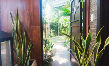 For RENT Spacious 5-Bedroom & Paradise Pool in Angeles!