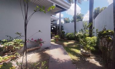 For RENT Spacious 5-Bedroom & Paradise Pool in Angeles!