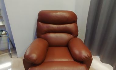 For RENT Spacious 5-Bedroom & Paradise Pool in Angeles!