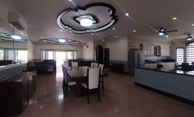 For RENT Spacious 5-Bedroom & Paradise Pool in Angeles!