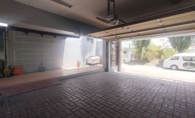 For RENT Spacious 5-Bedroom & Paradise Pool in Angeles!