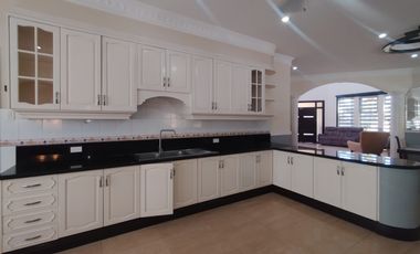 For RENT Spacious 5-Bedroom & Paradise Pool in Angeles!