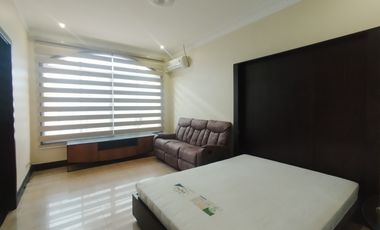 For RENT Spacious 5-Bedroom & Paradise Pool in Angeles!