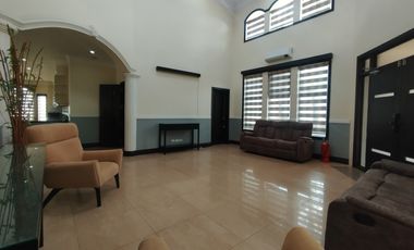 For RENT Spacious 5-Bedroom & Paradise Pool in Angeles!