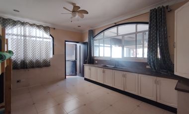 For RENT Spacious 5-Bedroom & Paradise Pool in Angeles!