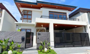 Sophisticated Modern Contemporary House and Lot For Sale in BF Homes, Parañaque