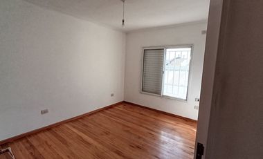 EN VENTA 2 DEPARTAMENTOS + 2 LOCALES COMERCIALES