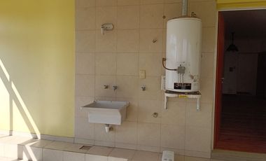 EN VENTA 2 DEPARTAMENTOS + 2 LOCALES COMERCIALES