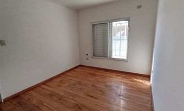 EN VENTA 2 DEPARTAMENTOS + 2 LOCALES COMERCIALES