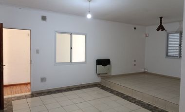 EN VENTA 2 DEPARTAMENTOS + 2 LOCALES COMERCIALES