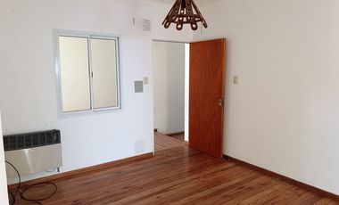 EN VENTA 2 DEPARTAMENTOS + 2 LOCALES COMERCIALES