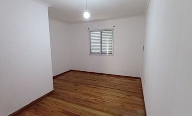 EN VENTA 2 DEPARTAMENTOS + 2 LOCALES COMERCIALES