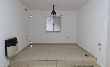 EN VENTA 2 DEPARTAMENTOS + 2 LOCALES COMERCIALES