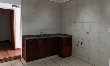EN VENTA 2 DEPARTAMENTOS + 2 LOCALES COMERCIALES