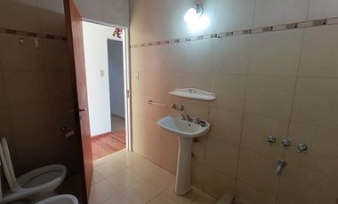 EN VENTA 2 DEPARTAMENTOS + 2 LOCALES COMERCIALES
