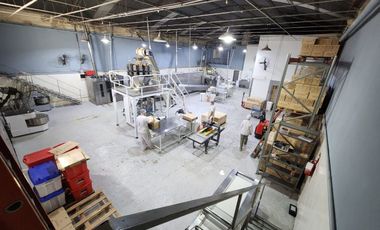 VENTA GALPON CON 400m² PLANTA LIBRE Y OFICINAS