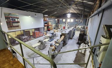 VENTA GALPON CON 400m² PLANTA LIBRE Y OFICINAS