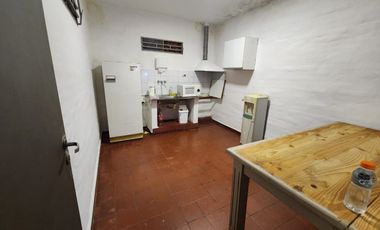 VENTA GALPON CON 400m² PLANTA LIBRE Y OFICINAS
