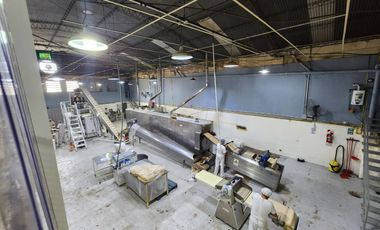 VENTA GALPON CON 400m² PLANTA LIBRE Y OFICINAS