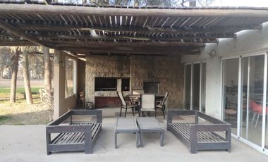 Se vende Casa Quinta en Villa Esquiu