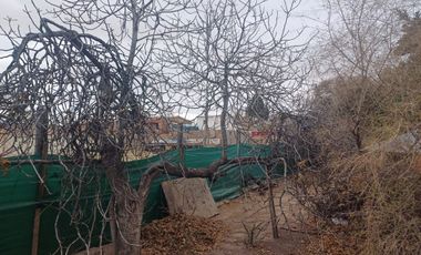 TERRENO EN GODOY CRUZ  CON PROPIEDAD A RECICLAR
