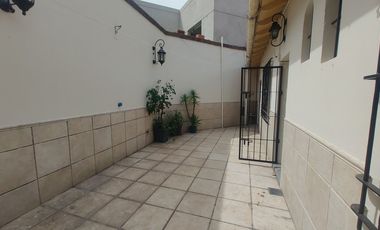 Casa en Venta, 5 amb ,con Patio, Lanús