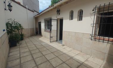 Casa en Venta, 5 amb ,con Patio, Lanús