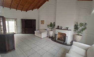 Casa en Venta, 5 amb ,con Patio, Lanús