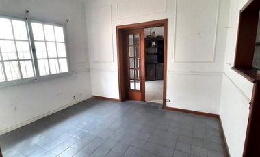 Casa en Venta, 5 amb ,con Patio, Lanús