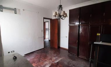 Casa en Venta, 5 amb ,con Patio, Lanús